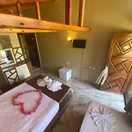 Mavi Yengec And Otel