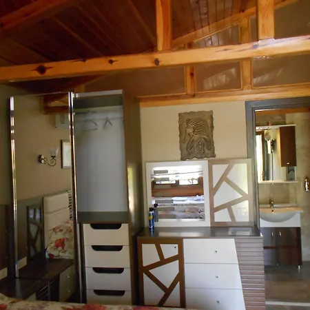 Mavi Yengec And Szálloda Orhaniye