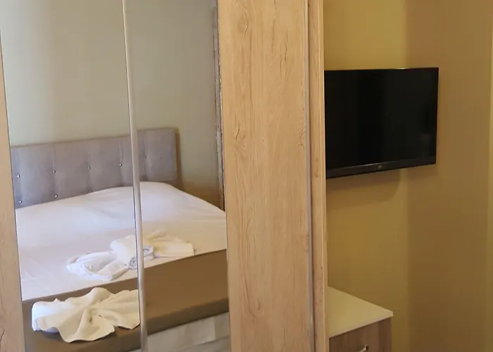 Mavi Yengec And Hotel Orhaniye (Marmaris)