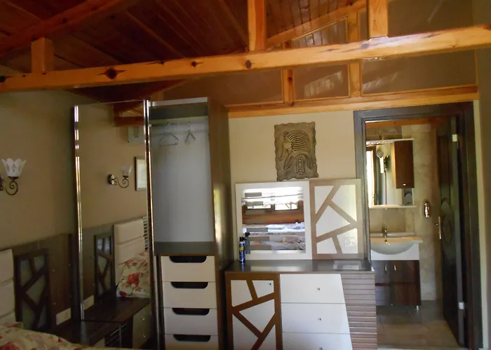 Mavi Yengec And Hotel Orhaniye (Marmaris)