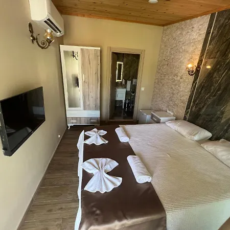Mavi Yengec And Hotel