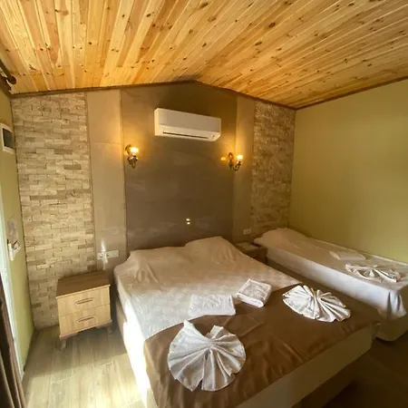 Hotel Mavi Yengec And