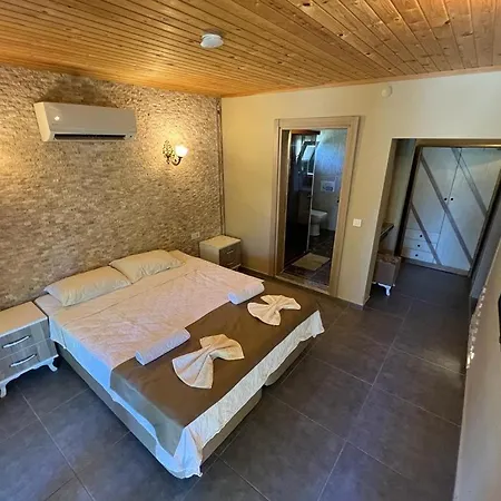 Mavi Yengec And Hotel