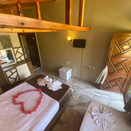 Mavi Yengec And Hotel