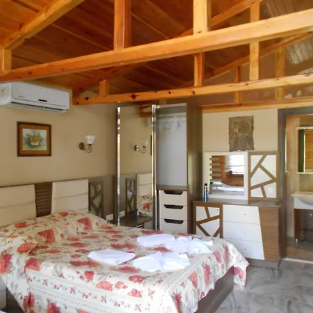 Hotel Mavi Yengec And