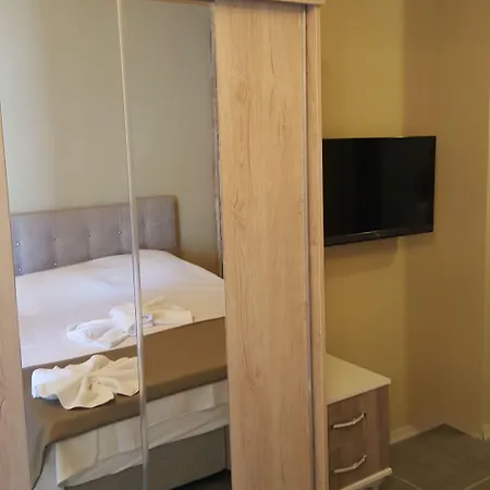 Mavi Yengec And Hotel Orhaniye (Marmaris)