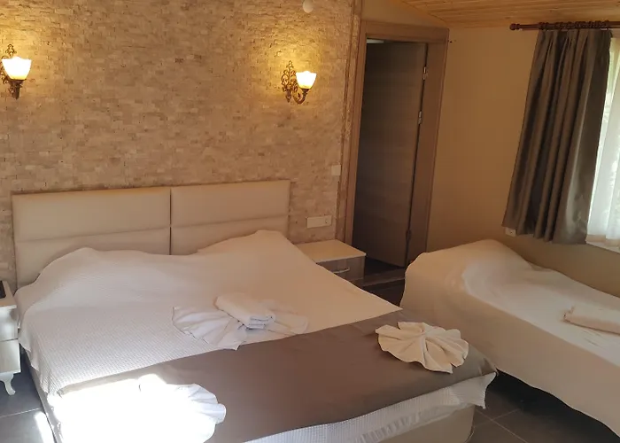 Mavi Yengec And Orhaniye